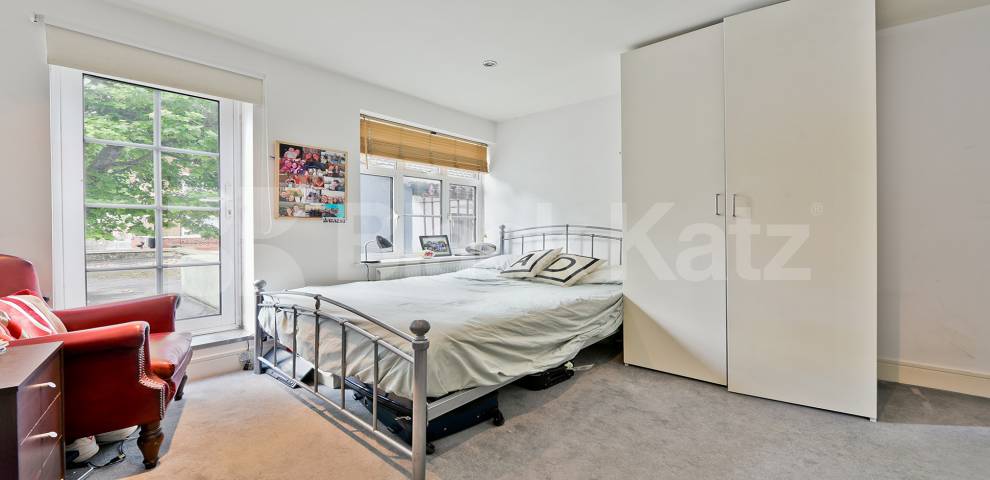 By the corner of the ever fashionable Bermondsey Street + gorgeous roof terrace  Decima Street , London Bridge 